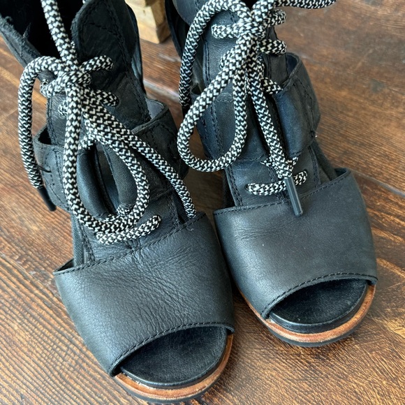 Sorel Joanie II Lace Up Wedge Sandal - Picture 8 of 12